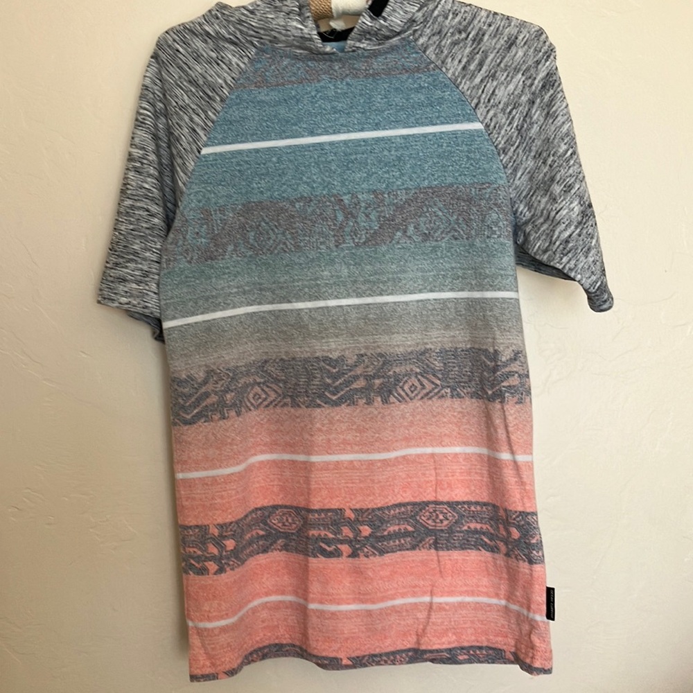 Ocean Current Short-sleeves Hooded Shirt, Size S.